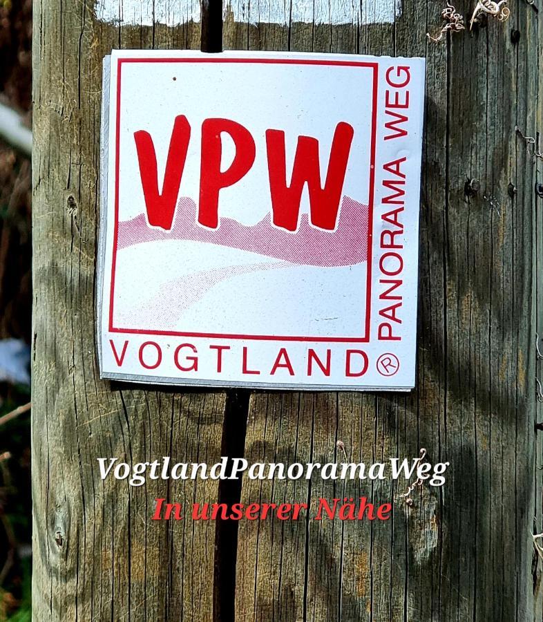Ferienwohnung "Blick Mylau" - Naehe Freizeitpark Plohn & Weltgroesster Ziegelsteinbruecke ライヒェンバッハ・イム・フォークトラント エクステリア 写真
